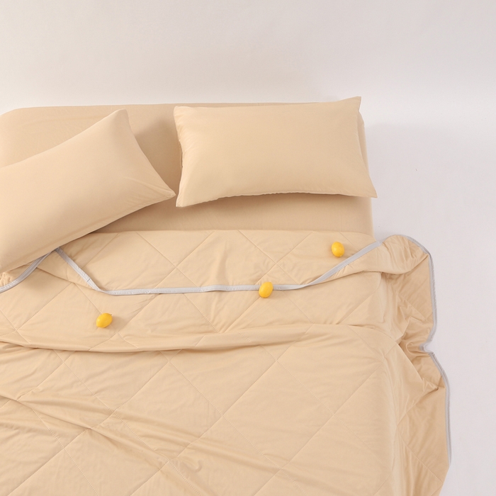 91家纺网 家纺一手货源 找家纺 薇玛仕 2026新款超声波带氨凉感丝纯色瓜瓜凉感夏被空调被 纯色浅咖