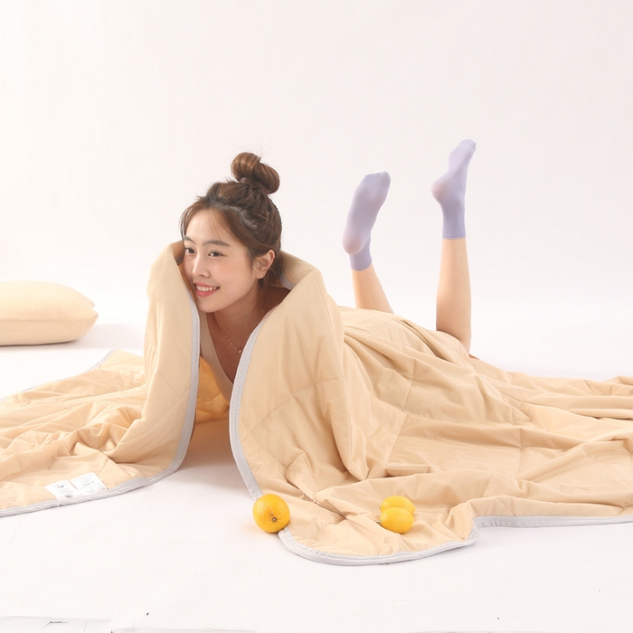 91家纺网 家纺一手货源 找家纺 薇玛仕 2026新款超声波带氨凉感丝纯色瓜瓜凉感夏被空调被 纯色浅咖