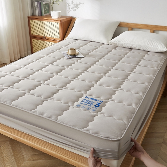 91家纺网 家纺一手货源 找家纺 伊赛家纺 2026新款抗菌防螨夹棉大方格床笠 浅灰色