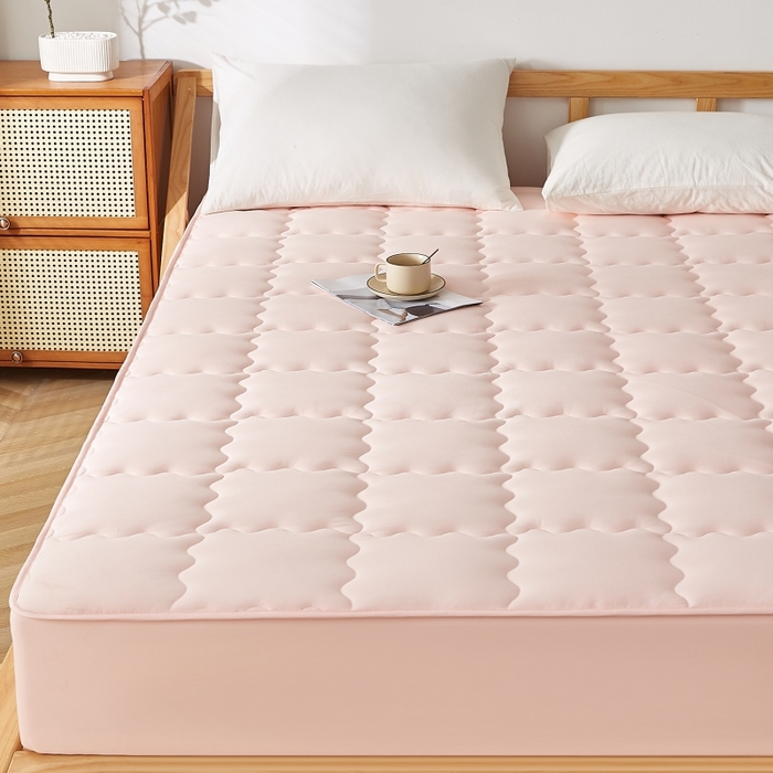 91家纺网 家纺一手货源 找家纺 伊赛家纺 2026新款抗菌防螨夹棉大方格床笠 樱花粉