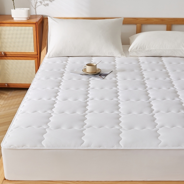 91家纺网 家纺一手货源 找家纺 伊赛家纺 2026新款抗菌防螨夹棉大方格床笠 纯白色