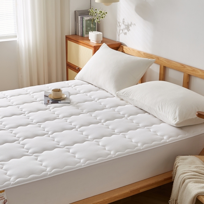 91家纺网 家纺一手货源 找家纺 伊赛家纺 2026新款抗菌防螨夹棉大方格床笠 纯白色