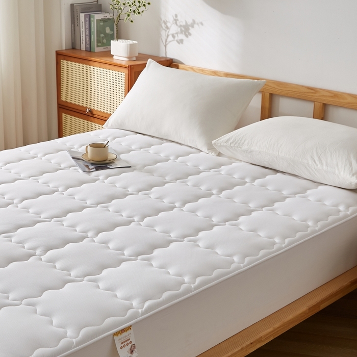 91家纺网 家纺一手货源 找家纺 伊赛家纺 2026新款抗菌防螨夹棉大方格床笠 纯白色