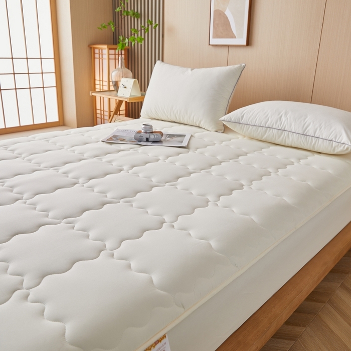 91家纺网 家纺一手货源 找家纺 伊赛家纺 2026新款抗菌防螨夹棉大方格床笠 米白色