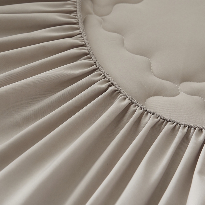 91家纺网 家纺一手货源 找家纺 伊赛家纺 2026新款抗菌防螨夹棉大方格床笠 浅灰色