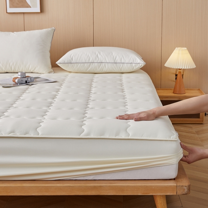 91家纺网 家纺一手货源 找家纺 伊赛家纺 2026新款抗菌防螨夹棉大方格床笠 米白色