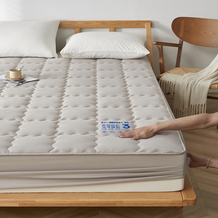 91家纺网 家纺一手货源 找家纺 伊赛家纺 2026新款抗菌防螨夹棉大方格床笠 浅灰色