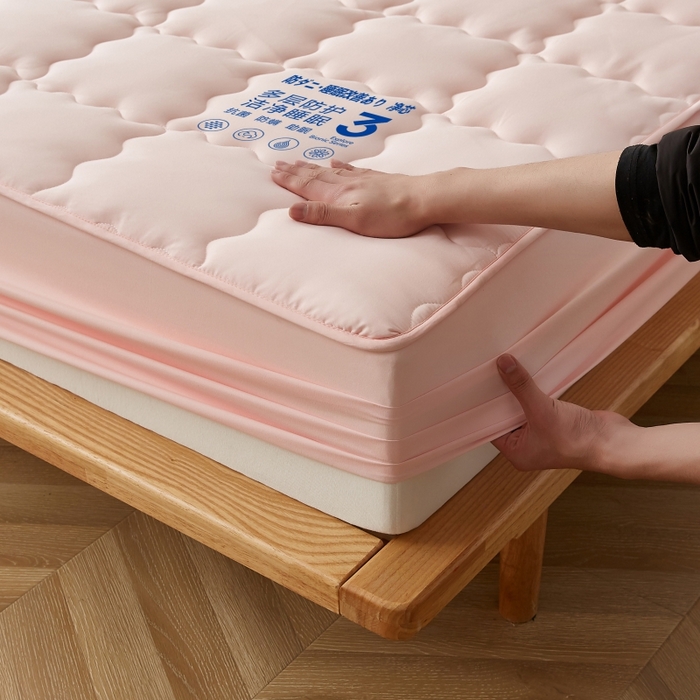 91家纺网 家纺一手货源 找家纺 伊赛家纺 2026新款抗菌防螨夹棉大方格床笠 樱花粉