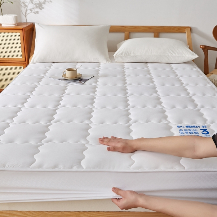 91家纺网 家纺一手货源 找家纺 伊赛家纺 2026新款抗菌防螨夹棉大方格床笠 纯白色