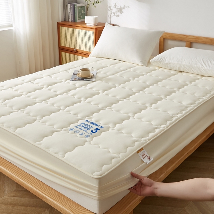 91家纺网 家纺一手货源 找家纺 伊赛家纺 2026新款抗菌防螨夹棉大方格床笠 米黄色