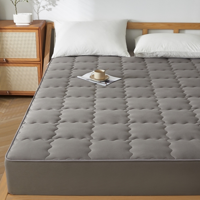 91家纺网 家纺一手货源 找家纺 伊赛家纺 2026新款抗菌防螨夹棉大方格床笠 经典灰