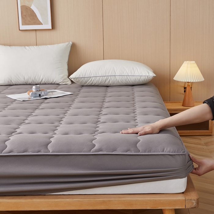 91家纺网 家纺一手货源 找家纺 伊赛家纺 2026新款抗菌防螨夹棉大方格床笠 高级灰