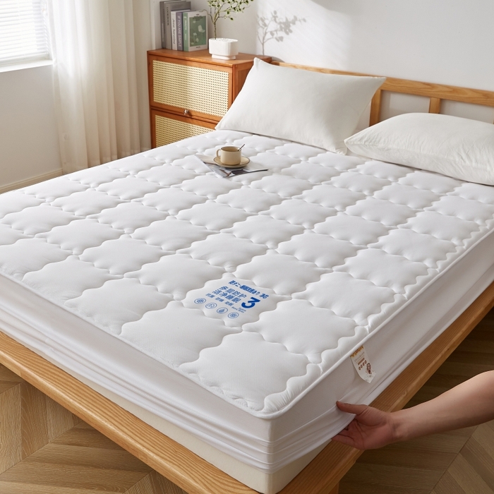 91家纺网 家纺一手货源 找家纺 伊赛家纺 2026新款抗菌防螨夹棉大方格床笠 纯白色