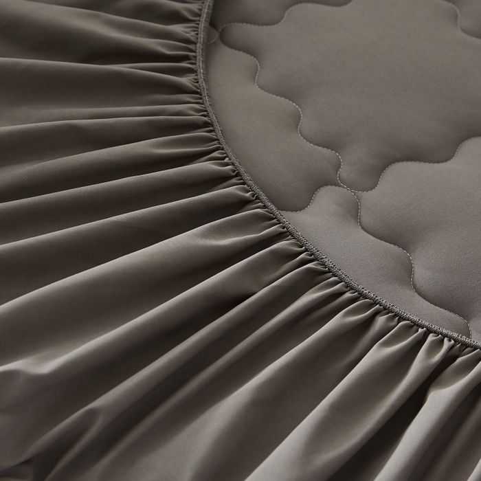 91家纺网 家纺一手货源 找家纺 伊赛家纺 2026新款抗菌防螨夹棉大方格床笠 经典灰