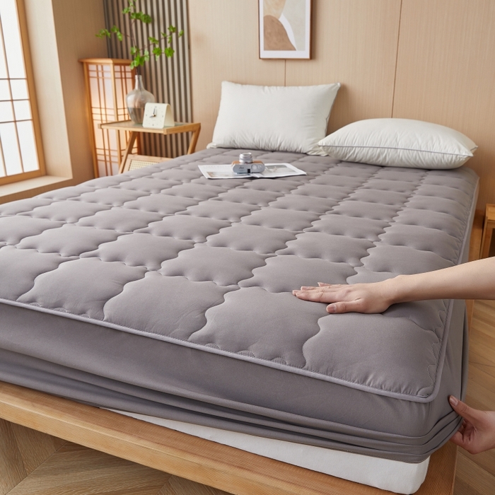 91家纺网 家纺一手货源 找家纺 伊赛家纺 2026新款抗菌防螨夹棉大方格床笠 高级灰