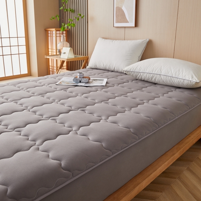 91家纺网 家纺一手货源 找家纺 伊赛家纺 2026新款抗菌防螨夹棉大方格床笠 高级灰