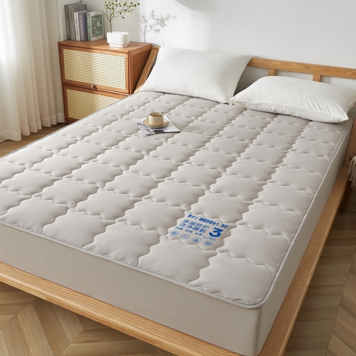 91家纺网 家纺一手货源 找家纺 伊赛家纺 2026新款抗菌防螨夹棉大方格床笠 浅灰色