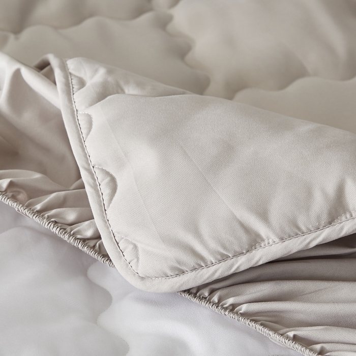 91家纺网 家纺一手货源 找家纺 伊赛家纺 2026新款抗菌防螨夹棉大方格床笠 浅灰色