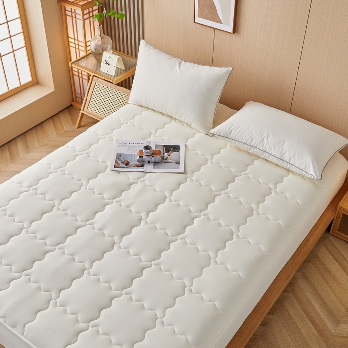 91家纺网 家纺一手货源 找家纺 伊赛家纺 2026新款抗菌防螨夹棉大方格床笠 米白色