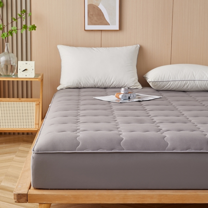 91家纺网 家纺一手货源 找家纺 伊赛家纺 2026新款抗菌防螨夹棉大方格床笠 高级灰