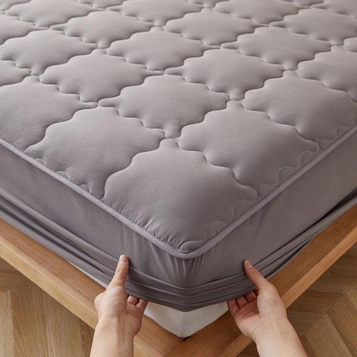 91家纺网 家纺一手货源 找家纺 伊赛家纺 2026新款抗菌防螨夹棉大方格床笠 高级灰