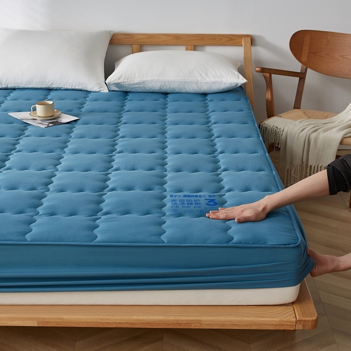 91家纺网 家纺一手货源 找家纺 伊赛家纺 2026新款抗菌防螨夹棉大方格床笠 深海蓝