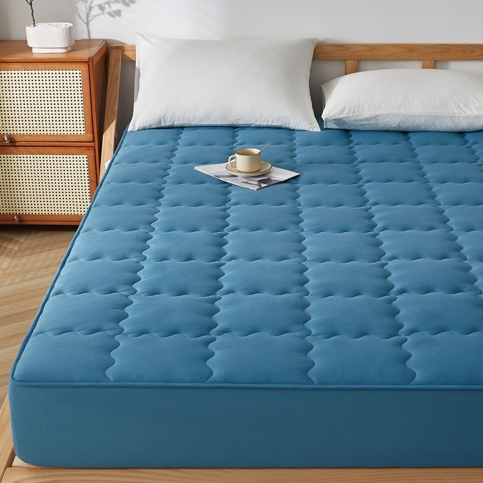 91家纺网 家纺一手货源 找家纺 伊赛家纺 2026新款抗菌防螨夹棉大方格床笠 深海蓝