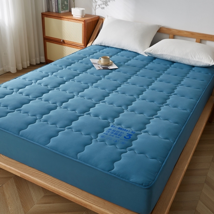 91家纺网 家纺一手货源 找家纺 伊赛家纺 2026新款抗菌防螨夹棉大方格床笠 深海蓝