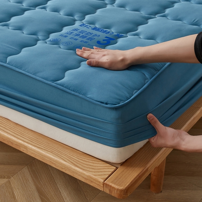 91家纺网 家纺一手货源 找家纺 伊赛家纺 2026新款抗菌防螨夹棉大方格床笠 深海蓝