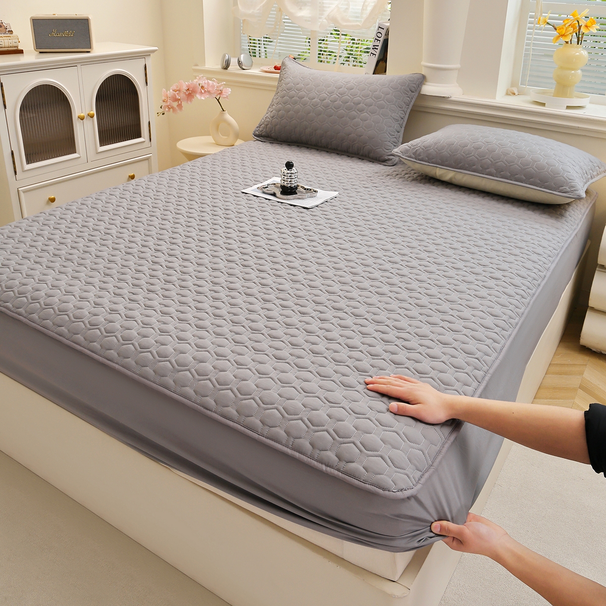 91家纺网 家纺一手货源 找家纺 （总）彩亿家纺 2026新款A类古法水洗仿棉夹棉床笠三件套全包防滑床垫保护套-水立方