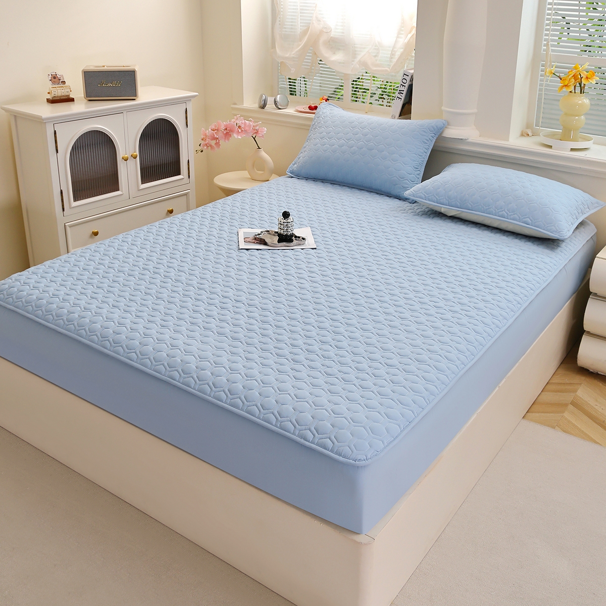 91家纺网 家纺一手货源 找家纺 彩亿家纺 2026新款A类古法水洗仿棉夹棉床笠三件套全包防滑床垫保护套-水立方 水立方-浅石蓝