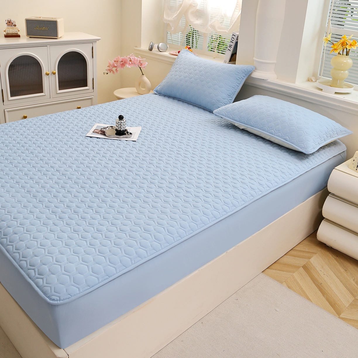 91家纺网 家纺一手货源 找家纺 彩亿家纺 2026新款A类古法水洗仿棉夹棉床笠三件套全包防滑床垫保护套-水立方 水立方-浅石蓝