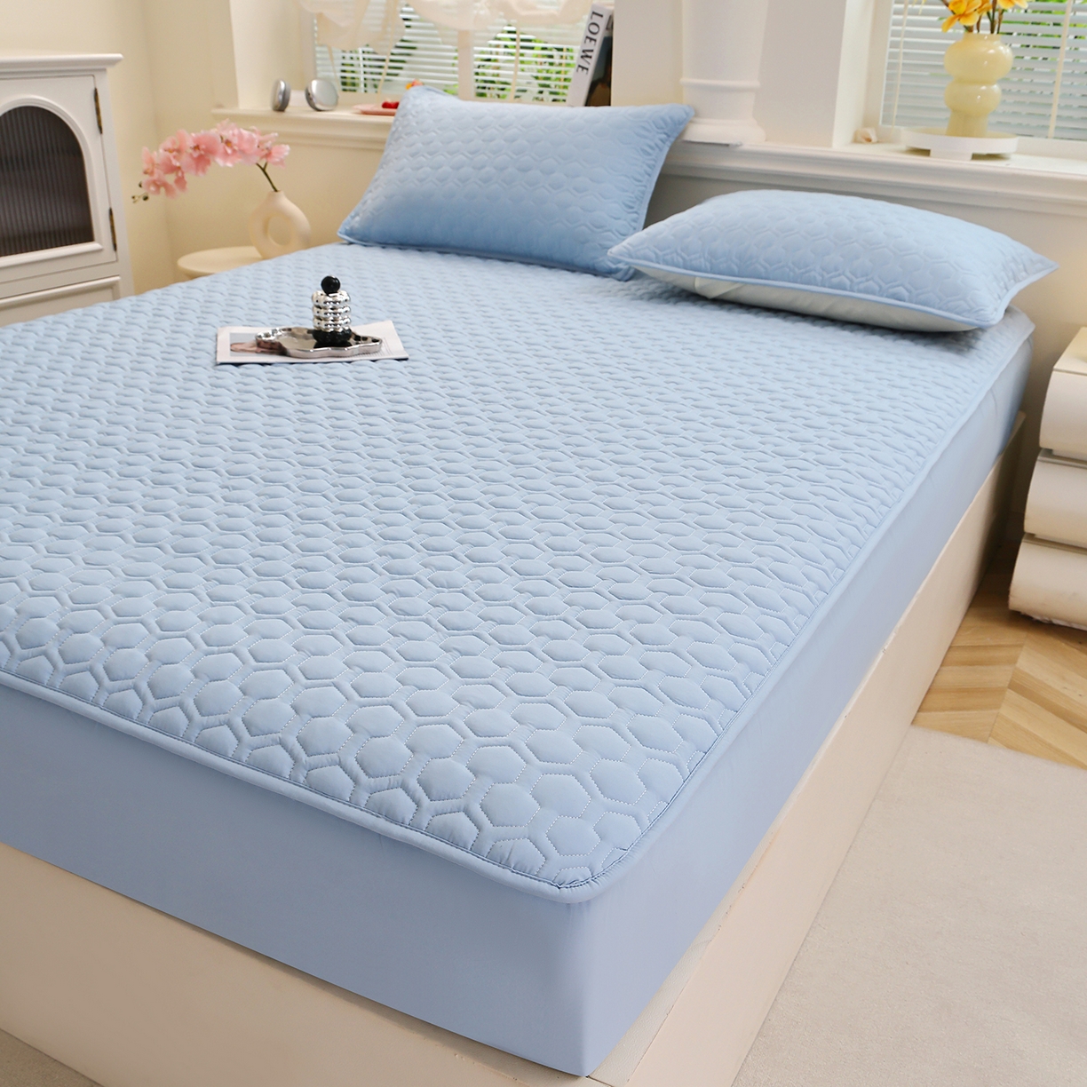 91家纺网 家纺一手货源 找家纺 彩亿家纺 2026新款A类古法水洗仿棉夹棉床笠三件套全包防滑床垫保护套-水立方 水立方-浅石蓝