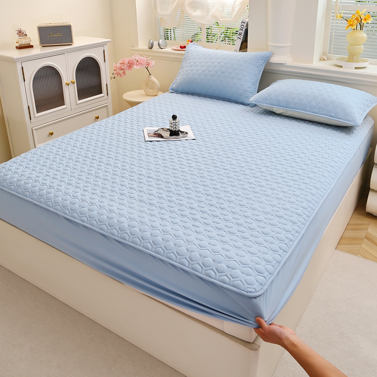 91家纺网 家纺一手货源 找家纺 彩亿家纺 2026新款A类古法水洗仿棉夹棉床笠三件套全包防滑床垫保护套-水立方 水立方-浅石蓝