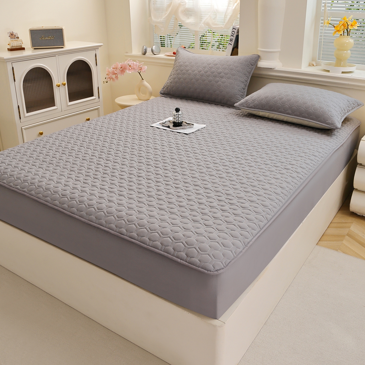 91家纺网 家纺一手货源 找家纺 彩亿家纺 2026新款A类古法水洗仿棉夹棉床笠三件套全包防滑床垫保护套-水立方 水立方-星河灰