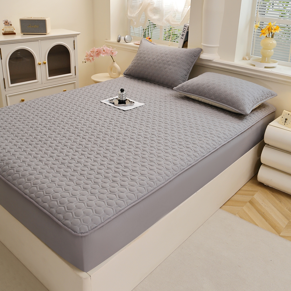 91家纺网 家纺一手货源 找家纺 彩亿家纺 2026新款A类古法水洗仿棉夹棉床笠三件套全包防滑床垫保护套-水立方 水立方-星河灰