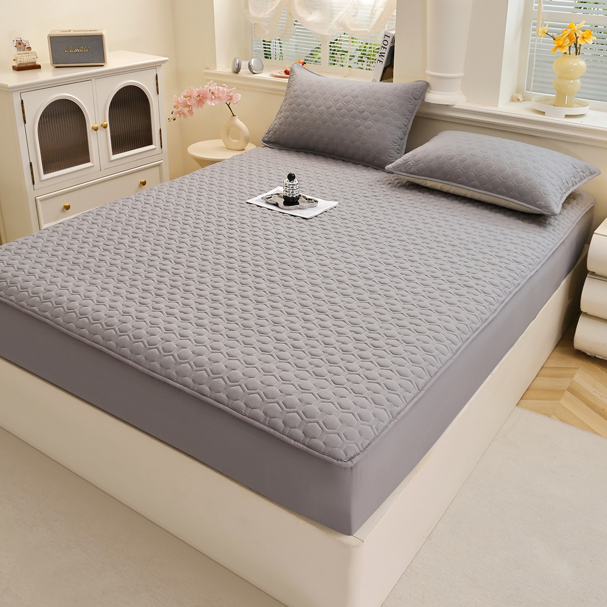 91家纺网 家纺一手货源 找家纺 彩亿家纺 2026新款A类古法水洗仿棉夹棉床笠三件套全包防滑床垫保护套-水立方 水立方-星河灰