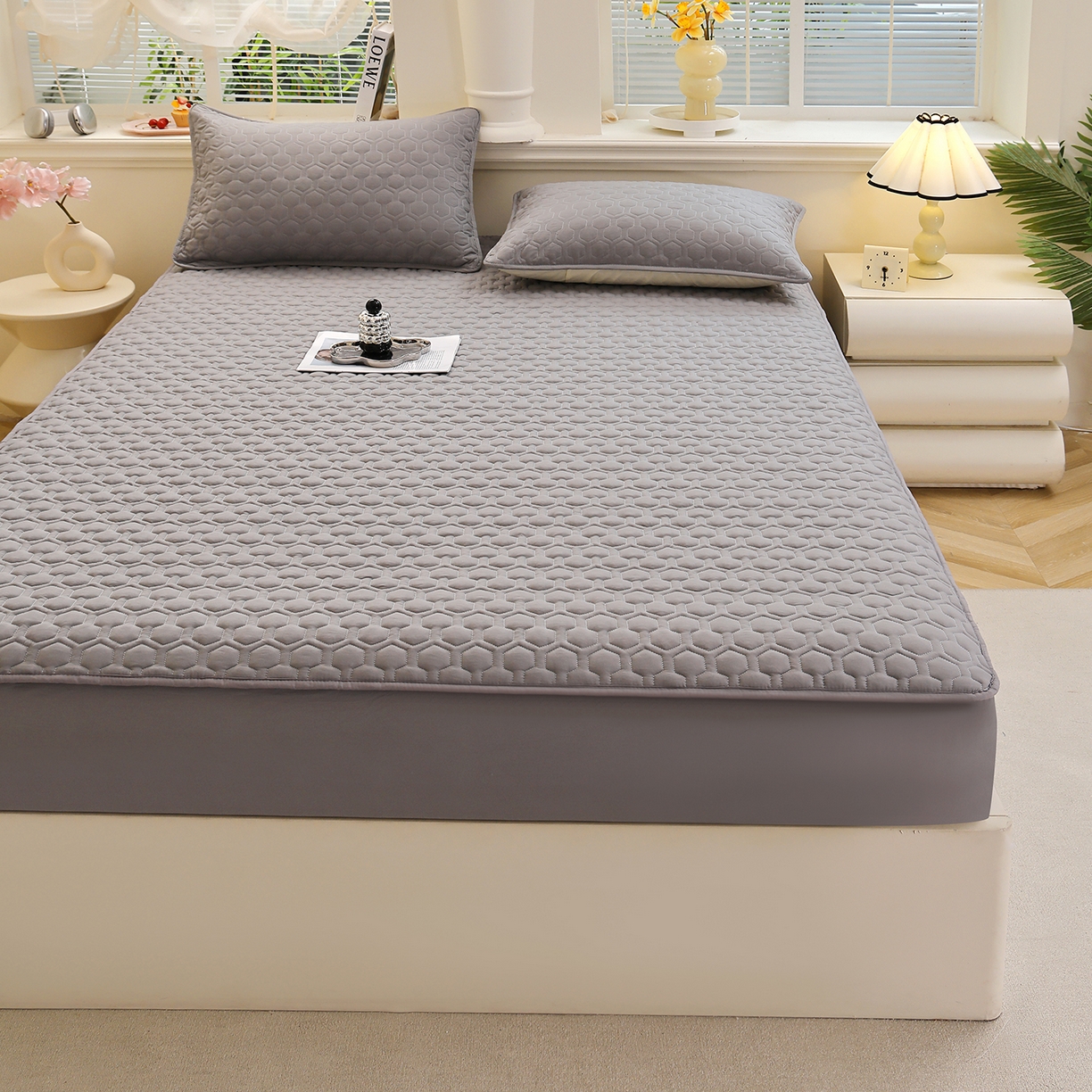 91家纺网 家纺一手货源 找家纺 彩亿家纺 2026新款A类古法水洗仿棉夹棉床笠三件套全包防滑床垫保护套-水立方 水立方-星河灰