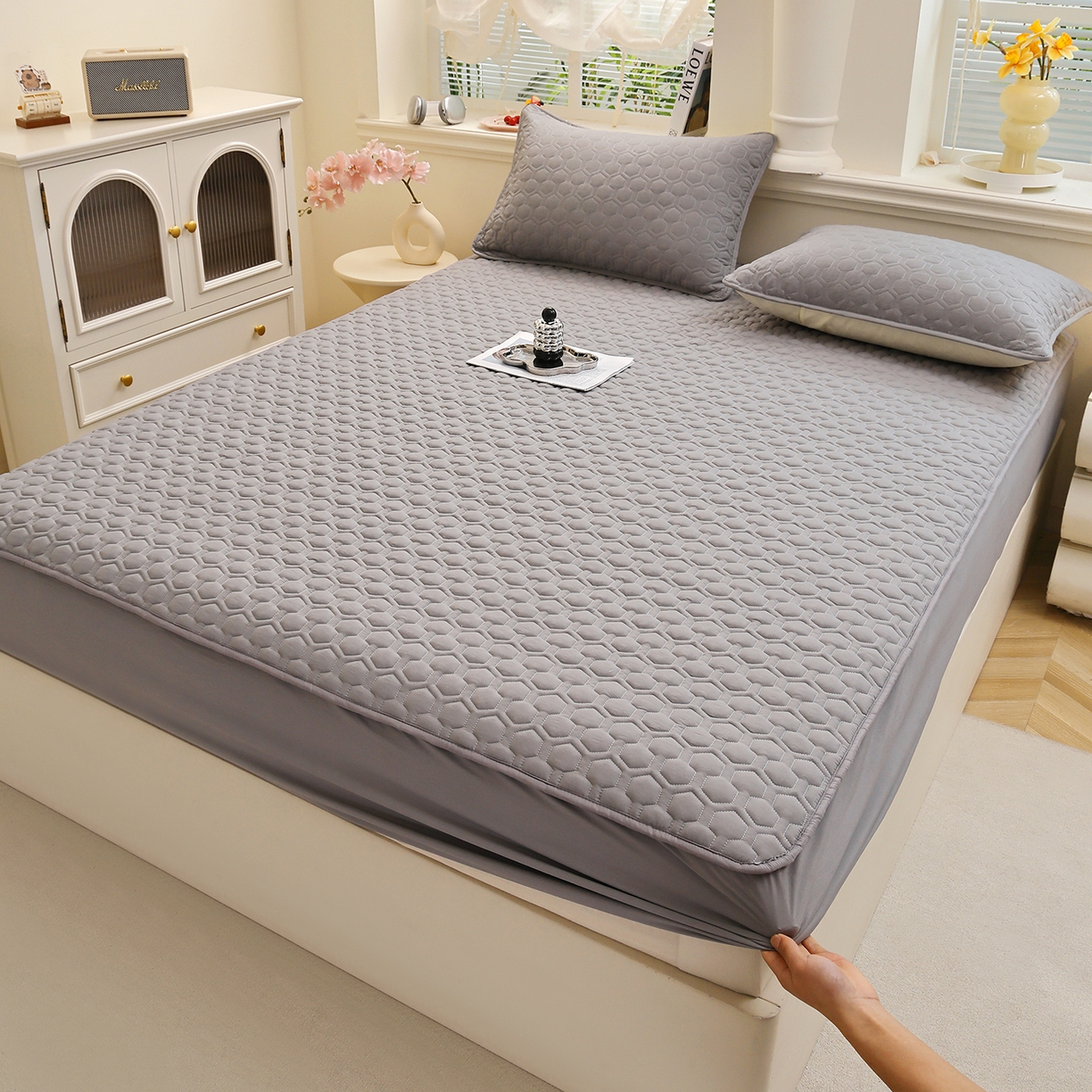 91家纺网 家纺一手货源 找家纺 彩亿家纺 2026新款A类古法水洗仿棉夹棉床笠三件套全包防滑床垫保护套-水立方 水立方-星河灰