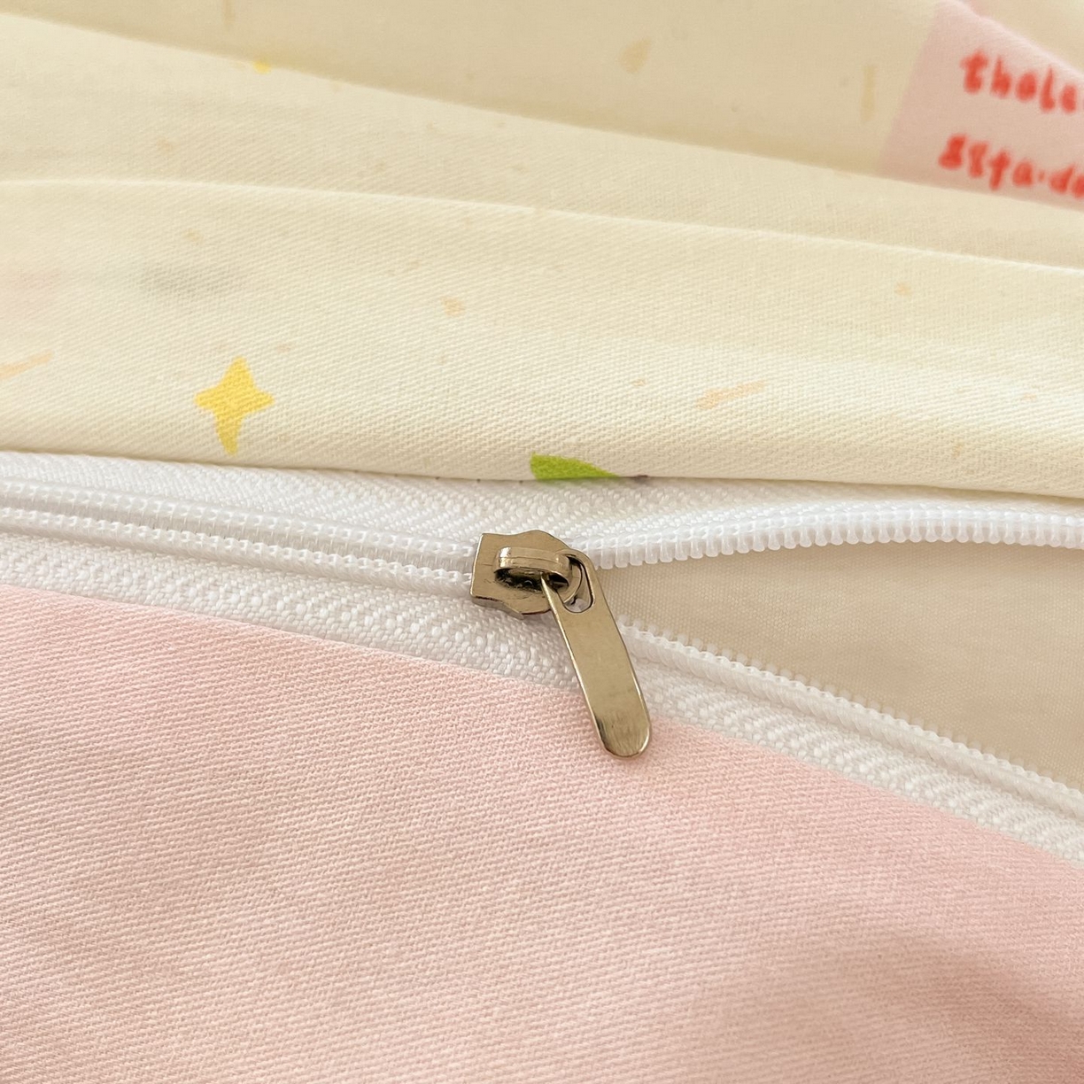 91家纺网 家纺一手货源 找家纺 女子家纺 2026新款全棉纯棉13070印花四件套单品系列 奶酪小狗