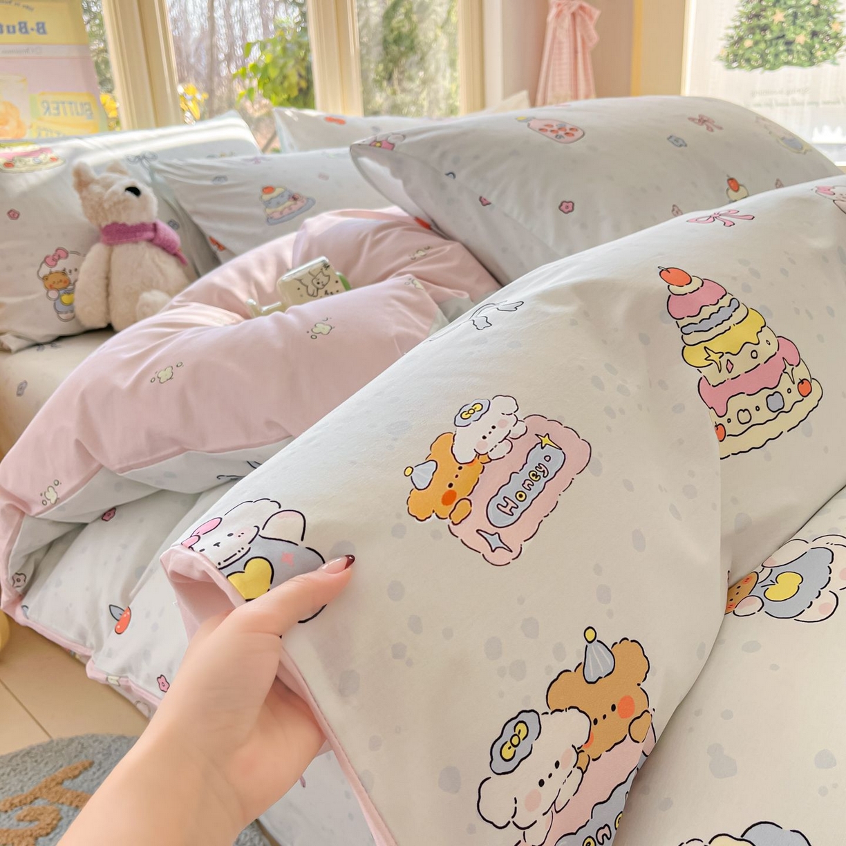 91家纺网 家纺一手货源 找家纺 女子家纺 2026新款全棉纯棉13070印花四件套单品系列 小熊饼干