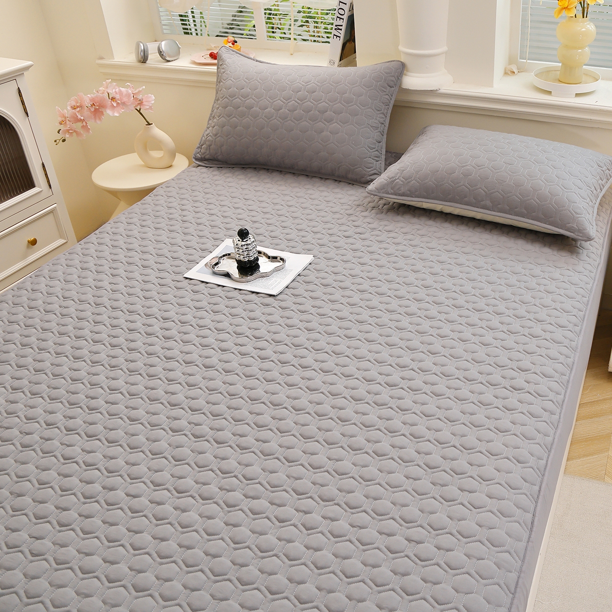 91家纺网 家纺一手货源 找家纺 彩亿家纺 2026新款A类古法水洗仿棉夹棉床笠三件套全包防滑床垫保护套-水立方 水立方-星河灰