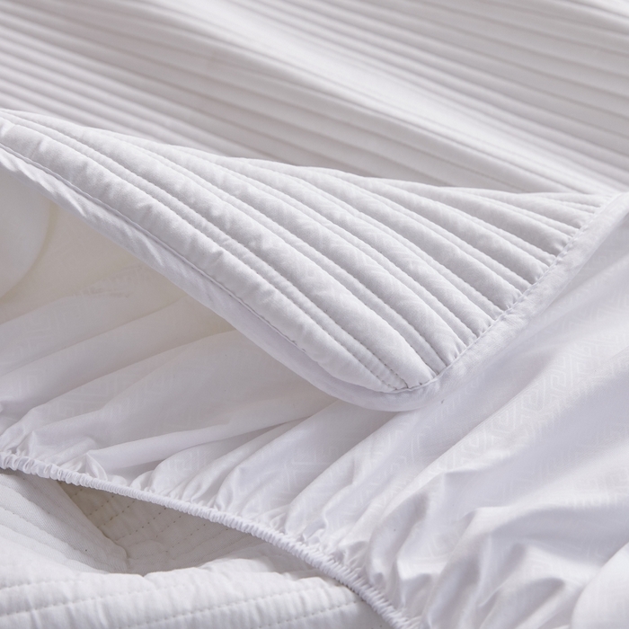 91家纺网 家纺一手货源 找家纺 伊赛家纺 2026新款条纹夹棉抗菌全包床笠 抗菌-纯白条