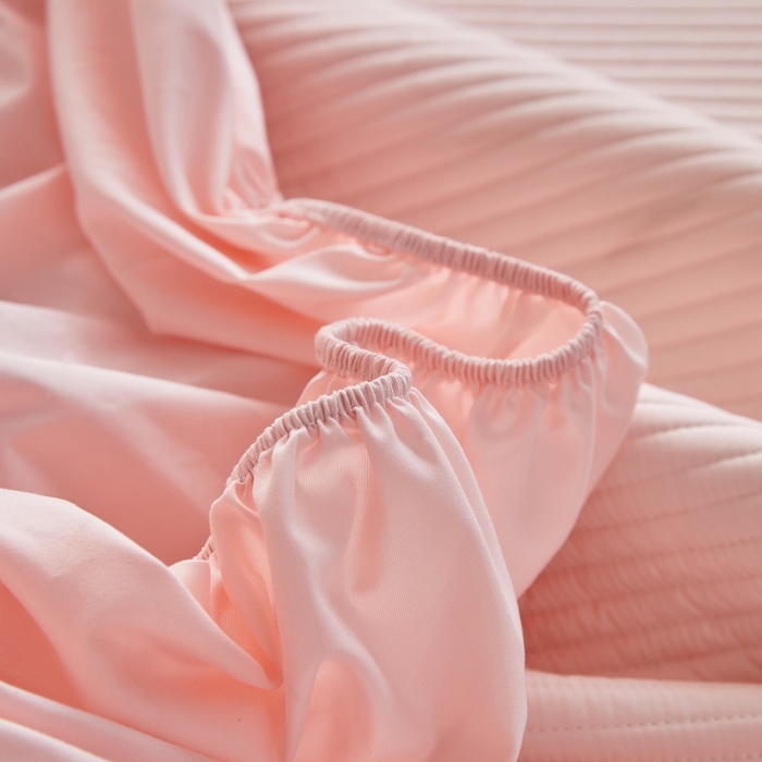 91家纺网 家纺一手货源 找家纺 伊赛家纺 2026新款条纹夹棉抗菌全包床笠 抗菌-粉玉条