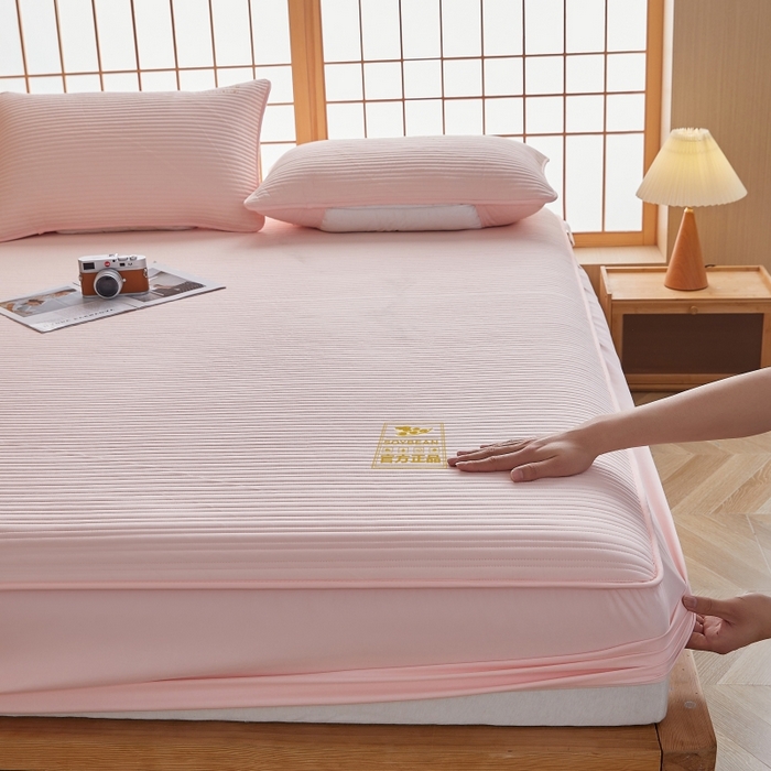 91家纺网 家纺一手货源 找家纺 伊赛家纺 2026新款条纹夹棉抗菌全包床笠 抗菌-粉玉条