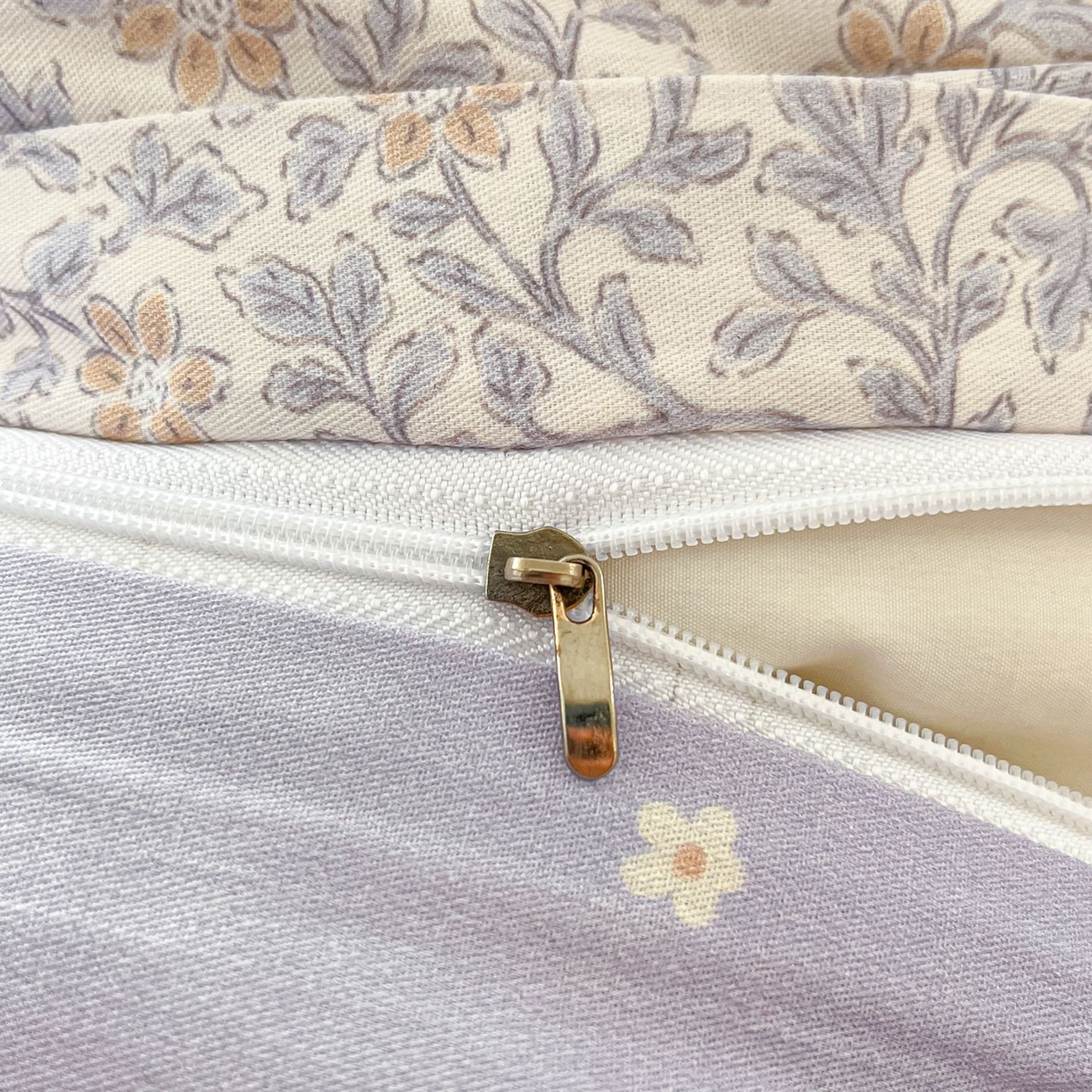 91家纺网 家纺一手货源 找家纺 女子家纺 2026新款全棉纯棉13070印花四件套单品系列 萌兔花园