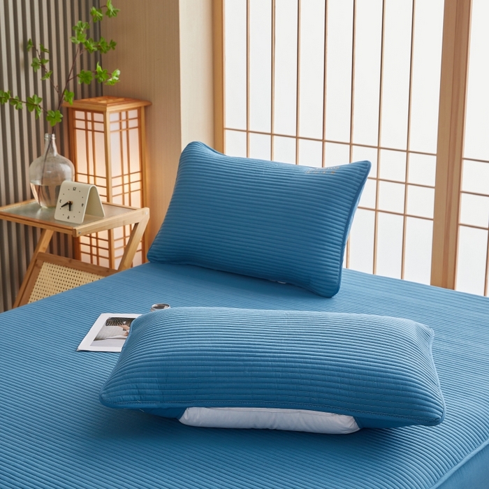 91家纺网 家纺一手货源 找家纺 伊赛家纺 2026新款条纹夹棉抗菌全包床笠 抗菌-雅蓝条