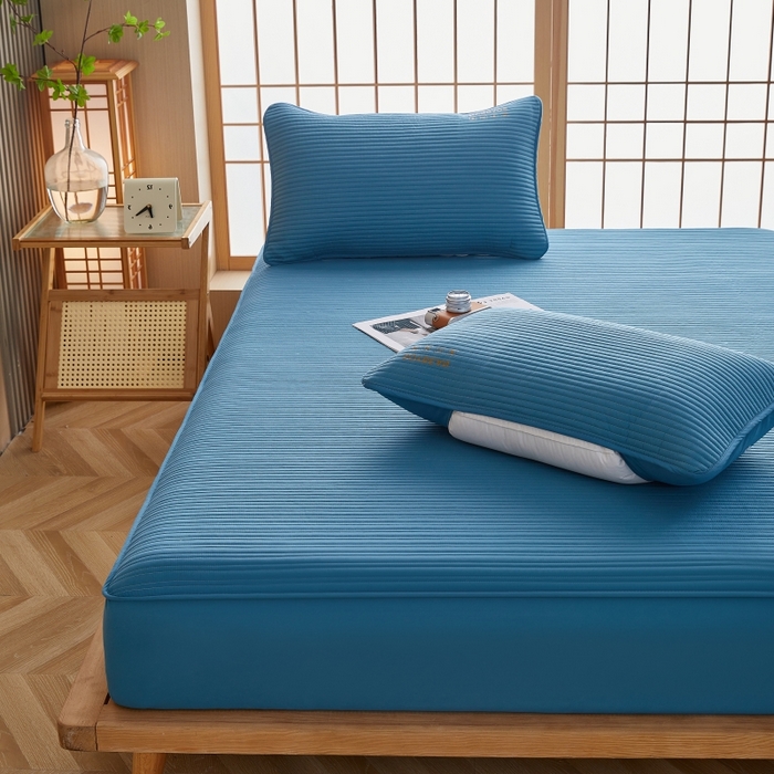 91家纺网 家纺一手货源 找家纺 伊赛家纺 2026新款条纹夹棉抗菌全包床笠 抗菌-雅蓝条