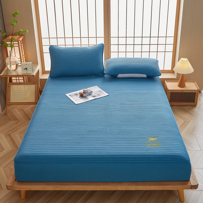 91家纺网 家纺一手货源 找家纺 伊赛家纺 2026新款条纹夹棉抗菌全包床笠 抗菌-雅蓝条