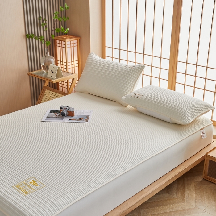 91家纺网 家纺一手货源 找家纺 伊赛家纺 2026新款条纹夹棉抗菌全包床笠 抗菌-米黄色